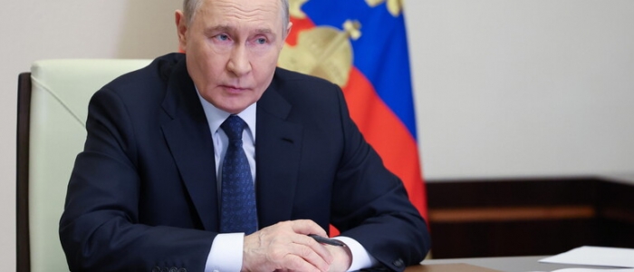 Ucraina, Putin annuncia un cessate il fuoco per la Pasqua ortodossa: c'&egrave; l'ok di Zelensky | Il presidente ucraino: "Ora ripristinare le sanzioni energetiche contro la Russia"