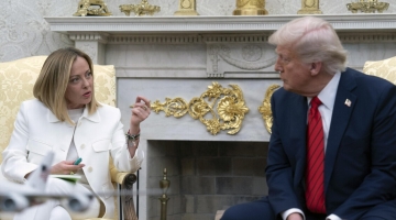 Trump attacca ancora Meloni: "Con chi nega aiuto non pi&ugrave; lo stesso rapporto" | Iran: "Aprire Hormuz o blocchiamo il Mar Rosso" | Media: "Accordo di principio su rinnovo tregua"