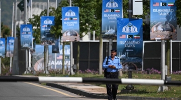 Petroliera iraniana ha violato blocco navale Usa | Attesa per il secondo round di negoziati a Islamabad | Trump: "Firma subito o bombe"