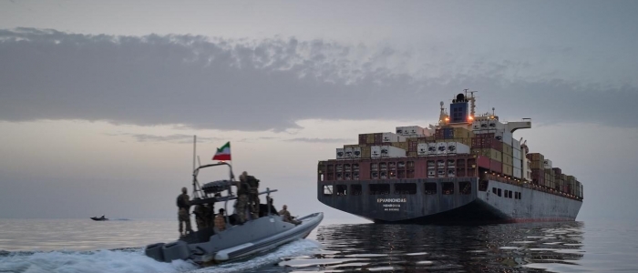Iran, Bbc: "2400 marittimi bloccati a Hormuz"