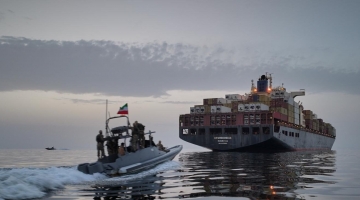 Iran, Bbc: "2400 marittimi bloccati a Hormuz"