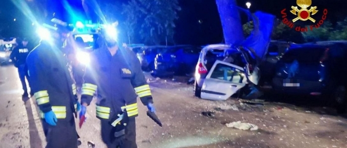 Forl&igrave;, tre studentesse si schiantano in auto contro un platano: due morte, una gravissima