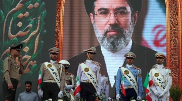 L'Iran accusa gli Stati Uniti: "Violato il cessato il fuoco" | Trump minimizza: "&Egrave; stato solo un buffetto"