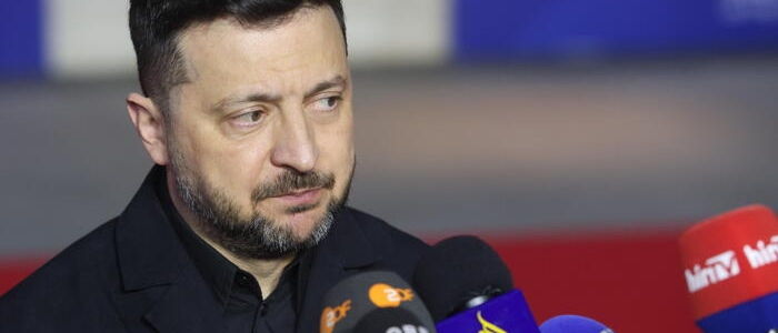 Zelensky: "Da russi neanche tregua simbolica, risponderemo con stessa moneta"