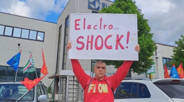Electrolux in crisi, i lavoratori dopo la notizia dei 1700 esuberi: "Ci spaventa il futuro"