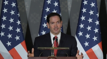Guerra in Iran, Rubio: "Hormuz verr&agrave; aperto in un modo o nell'altro" | Khamenei: "Morte all'America e ad Israele"