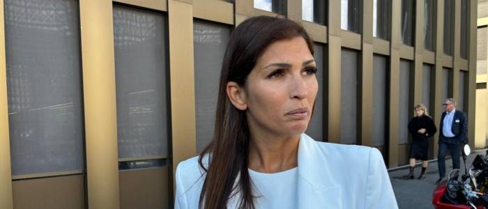 Crans-Montana, Jessica Moretti: "Ci avete distrutti con falsit&agrave;" | La madre di una vittima: "Tu puoi abbracciare i tuoi figli"