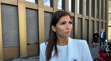 Crans-Montana, Jessica Moretti: "Ci avete distrutti con falsit&agrave;" | La madre di una vittima: "Tu puoi abbracciare i tuoi figli"