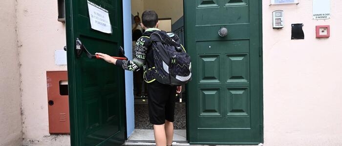 Torino, 11enne lasciato a terra dall'autista del bus: non aveva l'abbonamento
