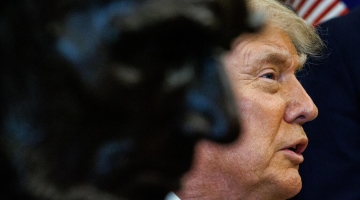 Trump: "Israele e Iran smettano immediatamente di sparare" | Houthi: stop alle navi israeliane nel Mar Rosso | Teheran minaccia di bloccare lo stretto di Bab al-Mandab