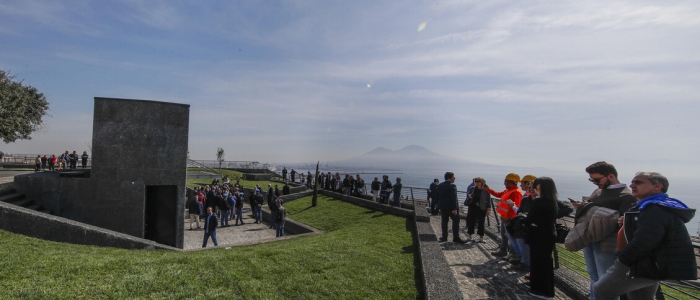 Napoli, per scattare un selfie cade dal Monte Echia: grave turista 20enne