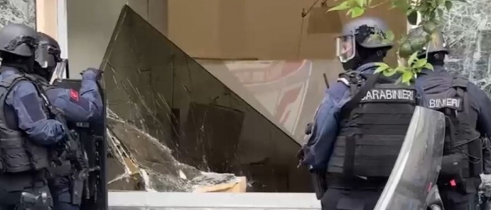 "Banda del buco", 12 arresti per rapina | L'ombra del colpo con ostaggi al Vomero: "Forse sono loro"