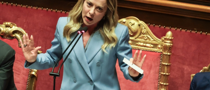 Giorgia Meloni, la rabbia contro Francesco Silvestri (M5s): "Qui senza mai indossare ginocchiere, &egrave; mancanza di rispetto per le donne"