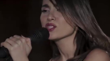 Iran, 74 frustate per aver cantato senza velo: la condanna alla cantante Parasatoo Ahmadi