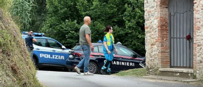 Lucca, uccide la moglie e il figlio con un fucile da caccia: "Mi sono liberato di loro"