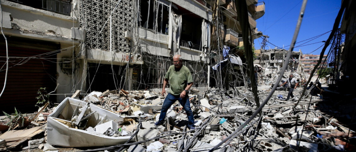 Libano, due aerei israeliani colpiscono Nabatiye | Netanyahu nega il ritiro: "L'Idf non se ne va"