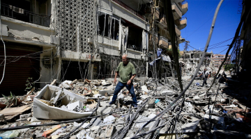 Libano, due aerei israeliani colpiscono Nabatiye | Netanyahu nega il ritiro: "L'Idf non se ne va"