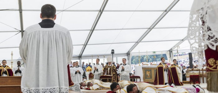 Chiesa, i lefebvriani consacrano i nuovi vescovi: &egrave; scisma