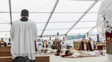 Chiesa, i lefebvriani consacrano i nuovi vescovi: &egrave; scisma
