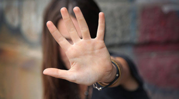 "L'ho presa a schiaffi perch&eacute; troppo taciturna": marito condannato a sei mesi di carcere