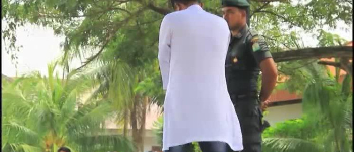 Indonesia, coppia frustata in piazza per essersi baciata su TikTok
