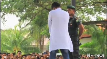 Indonesia, coppia frustata in piazza per essersi baciata su TikTok