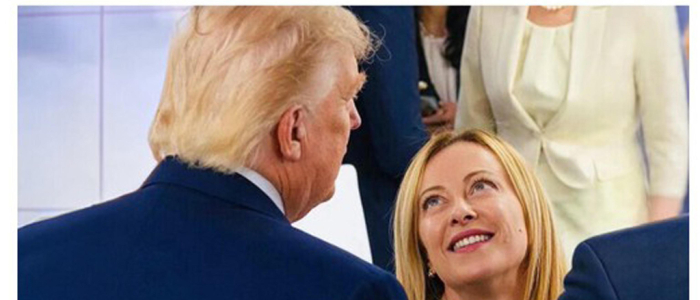 Nuovo attacco di Trump a Meloni: posta una foto "meme" con la premier e scrive: "Serve un ordine restrittivo"