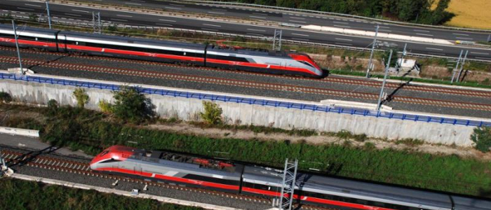 Treni in tilt in Calabria, "ignoti hanno tagliato cavi in pi&ugrave; punti": circolazione sospesa