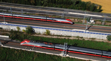 Treni in tilt in Calabria, "ignoti hanno tagliato cavi in pi&ugrave; punti": circolazione sospesa