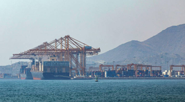 Iran, terminata dopo cinque ore la terza ondata di raid Usa | La rappresaglia di Teheran: missili sui Paesi del Golfo, colpite due navi a Hormuz