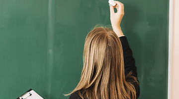 Ravenna, cambia sesso e nome: gli viene sospeso il bonus della carta docenti