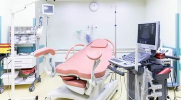 Diventa mamma a 57 anni grazie alla procreazione medicalmente assistita