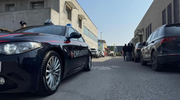 Bologna, tentano un furto e lui spara ai ladri: denunciato un custode