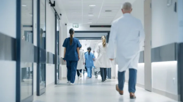 Firmato il contratto della Sanit&agrave;: fino a 240 euro lordi in pi&ugrave; al mese per gli infermieri