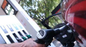 Diesel, segnalati alla Gdf i distributori che non hanno adeguato il prezzo | Codacons: "Denunceremo per possibile truffa"