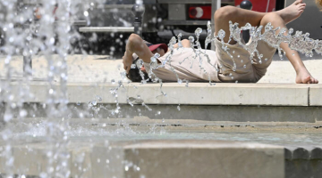 Caldo, oggi 11 citt&agrave; da bollino rosso: domenica saliranno a 19
