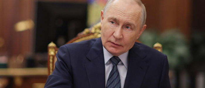 Mosca: "Possibile rappresaglia su basi britanniche per attacchi alla Russia" | Il Cremlino: "Attaccare i Pesi Nato? Niente di vero, solo spauracchi"