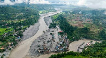 Nepal, sale a 270 il bilancio delle vittime dell'alluvione | Kathmandu: "Anche due italiani tra i dispersi"