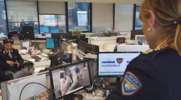 Aosta, coppia arrestata per pedo-pornografia: riprendevano il nipote minorenne