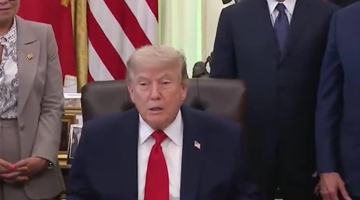 Trump: "L'Iran &egrave; una nazione ufficialmente fallita, &egrave; morta" | E i prezzi di gas e petrolio risalgono