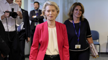 Von der Leyen: "Vogliono frantumare l'Ue, lottiamo per la nostra Europa" | "Ceuta &egrave; Europa"