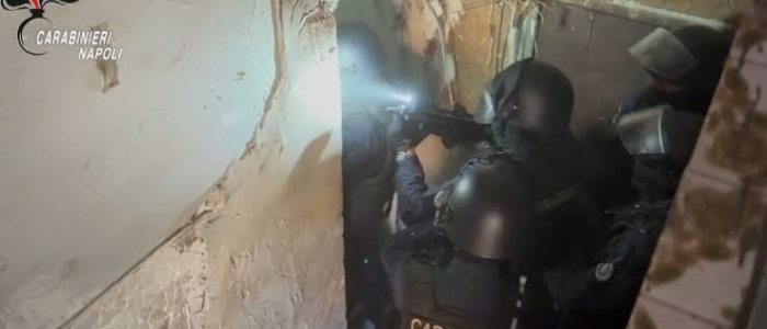 Droga a Napoli, il maxiblitz tra Rione Traiano, Pianura e Fuorigrotta