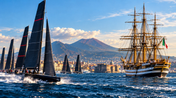 AMERICA&rsquo;S CUP, NAPOLI CAPITALE DEL MARE: IL TROFEO SALE A BORDO DELL&rsquo;AMERIGO VESPUCCI