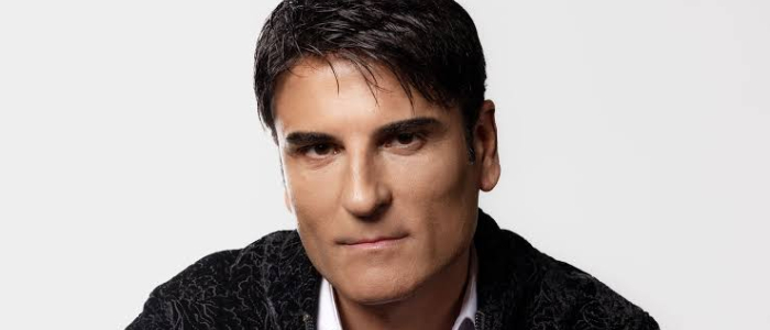 SAL DA VINCI, CINQUANT&rsquo;ANNI SUL PALCO: NAPOLI FESTEGGIA UNA VITA IN MUSICA