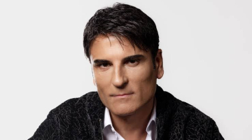 SAL DA VINCI, CINQUANT&rsquo;ANNI SUL PALCO: NAPOLI FESTEGGIA UNA VITA IN MUSICA