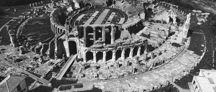 Il teatro degli antichi rivive nell'Anfiteatro Campano: a Santa Maria Capua Vetere il passato incontra i giovani