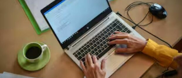 Dipendente sospeso: "Sanzionato per aver accudito moglie e figli" | L'azienda: "I permessi non erano stati accordati"