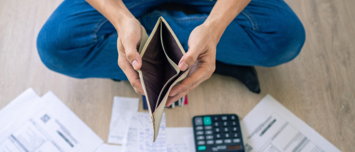 Stangata sulle famiglie italiane: vivere costa il 36% in pi&ugrave;, ma il salario reale cala del 4%
