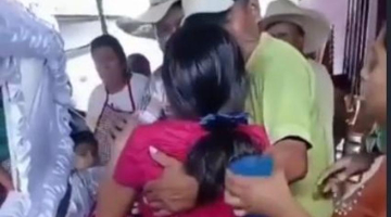 Guatemala, 15enne creduta morta si risveglia nella bara durante il funerale
