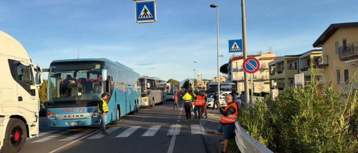 Autotrasportatori in protesta: porti e strade bloccate dalla Campania alla Sicilia